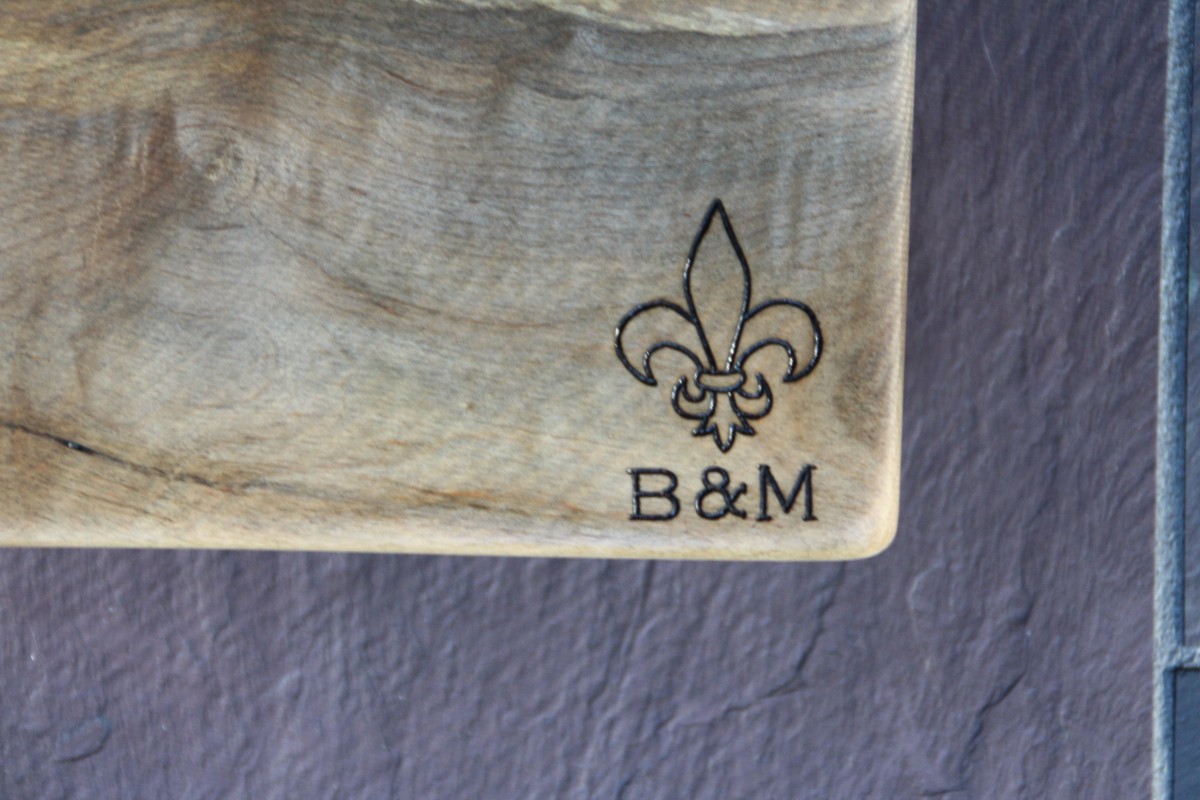 Fleur-de-lis design on Maple