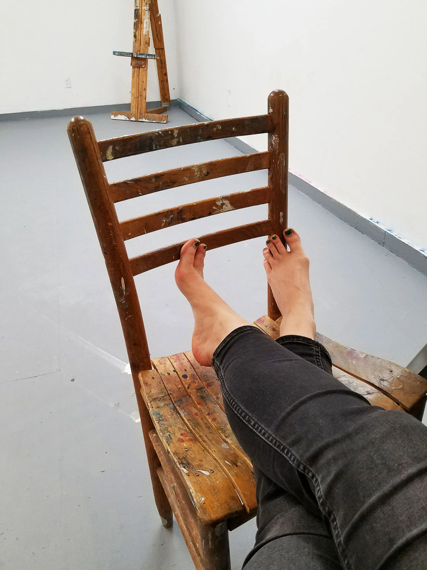Some of you know my need to collect studio chairs. Be assured, I have plenty of good studio chairs here.