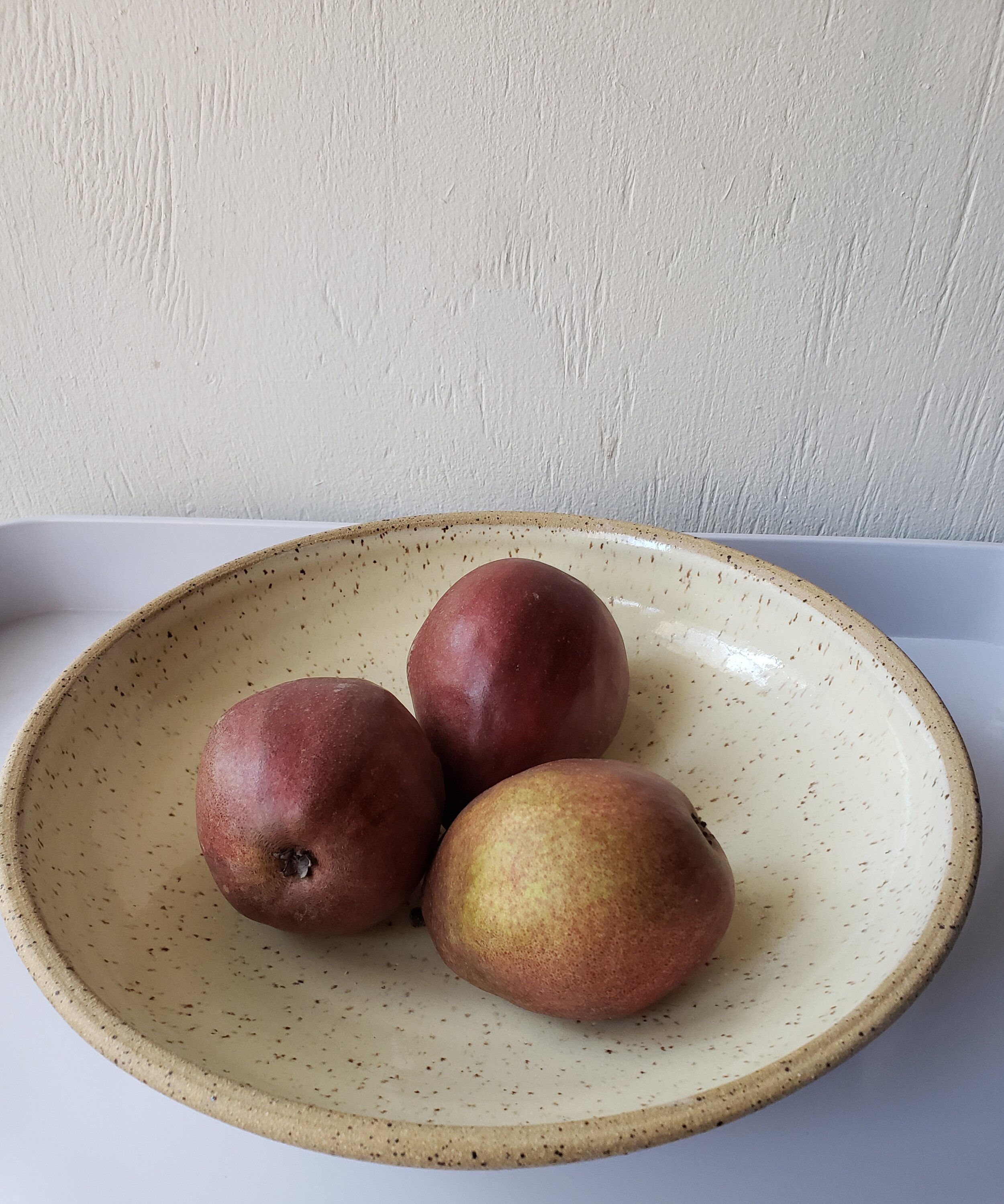 Speckled fruit bowl in Buttercream