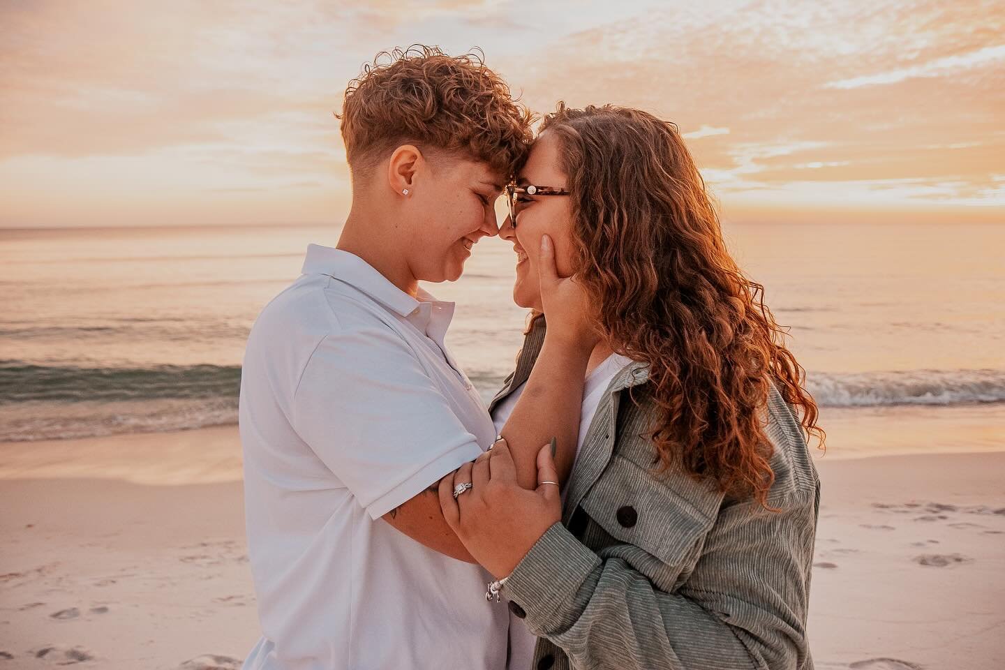 this sunset may have been the most beautiful sunset I&rsquo;ve ever seen on our beaches 🌅 these two beauties made it even more special! thank you to Taylor and Cass for allowing me to capture these beautiful memories! 🤍🫶🏻
&hellip;&hellip;&hellip;