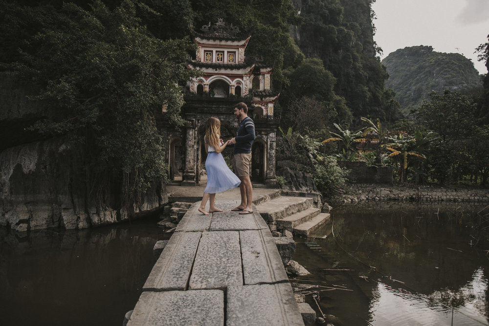 Couple shoot on the bridge