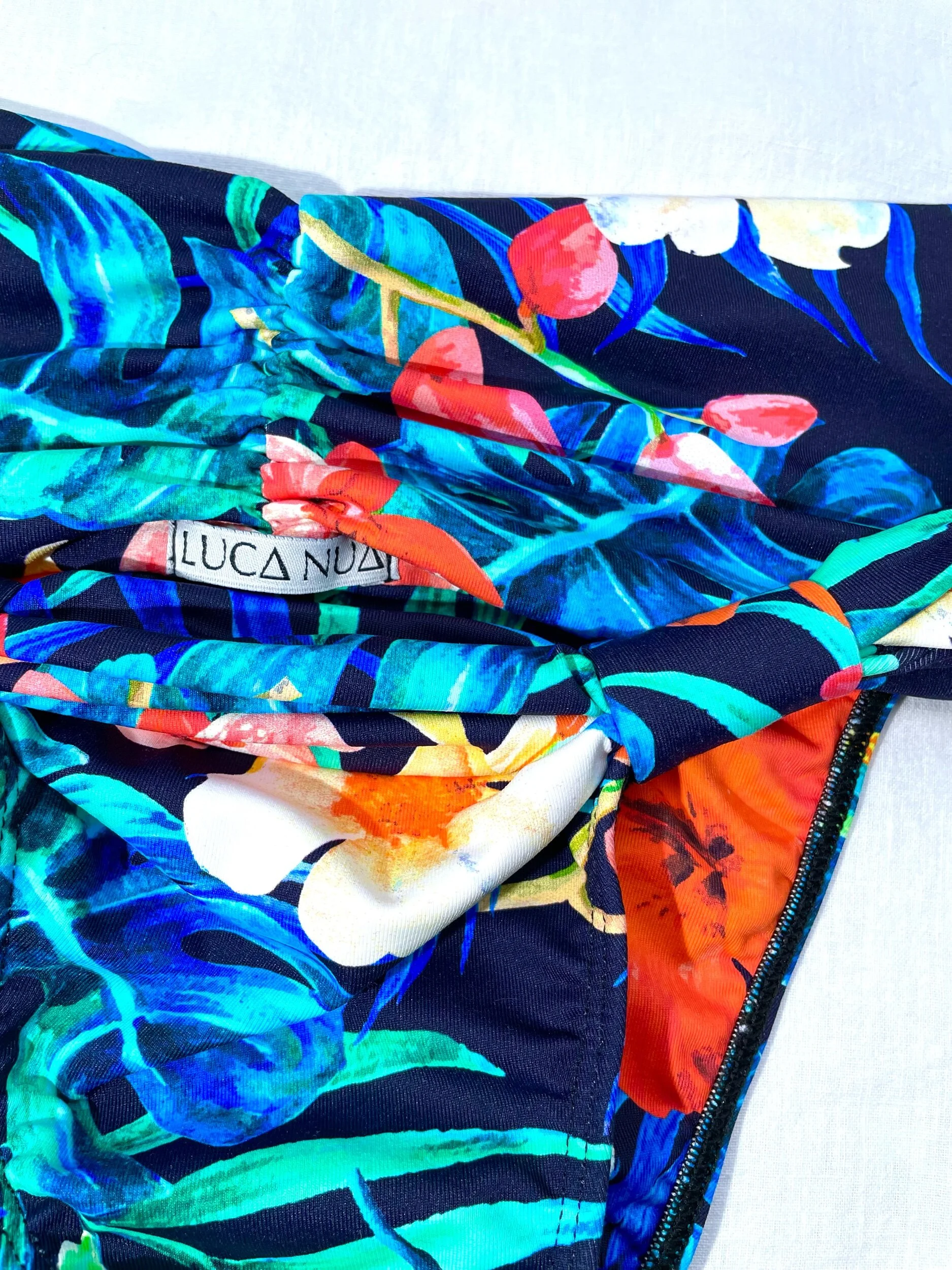 C54EC1BE-9326-44DA-8DE3-86ECF8B68006