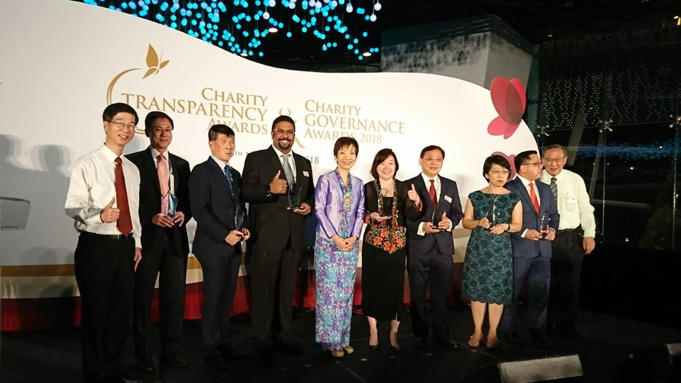  Miss Grace Fu, Minister for Culture, Community and Youth (centre) and Dr Sashikumar Ganapathy, President of Club Rainbow (Singapore) with other CGA 2018 award winners. 