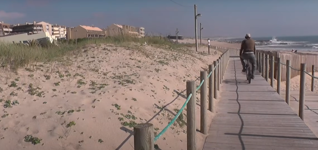 FOOTBRIDGES AN (IN)SUSTAINABLE TOURISM? (Portugal) Category: Loss of Biodiversity