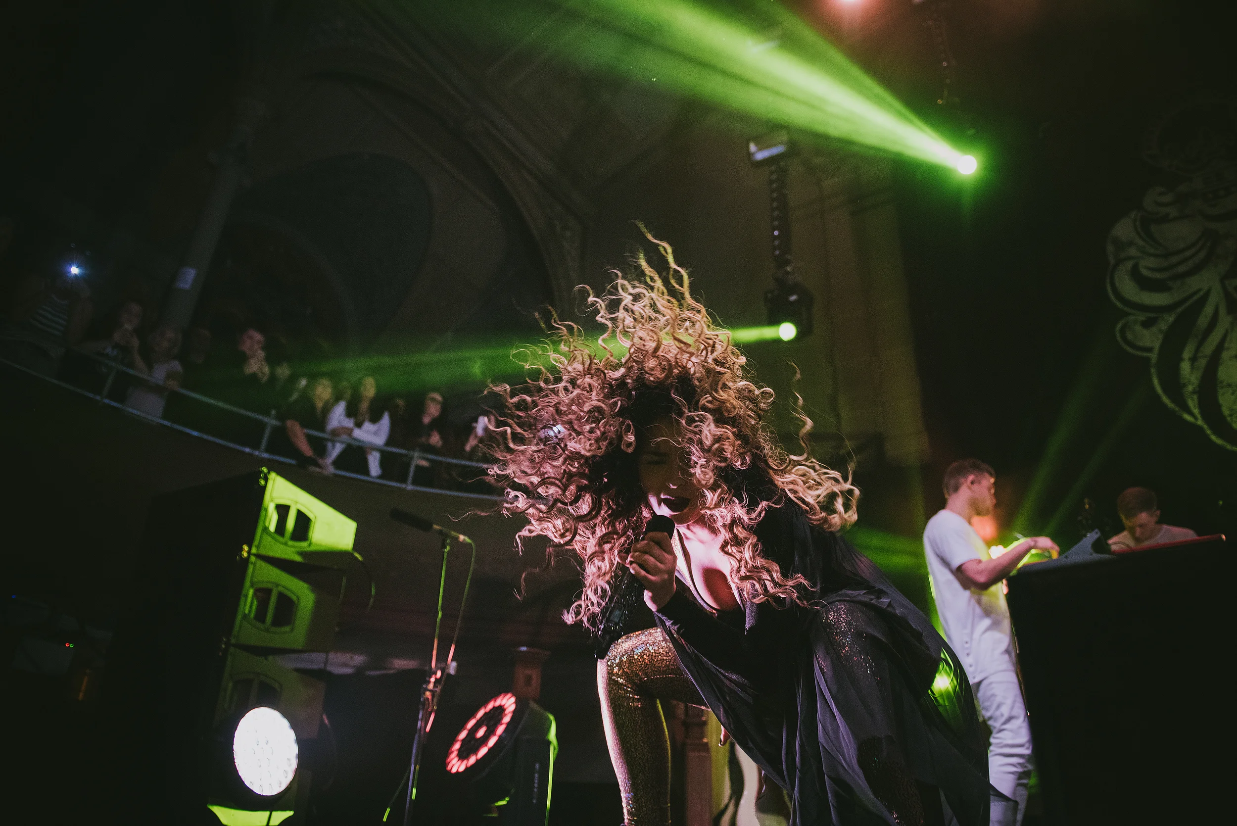 Ella Eyre - All the hair!