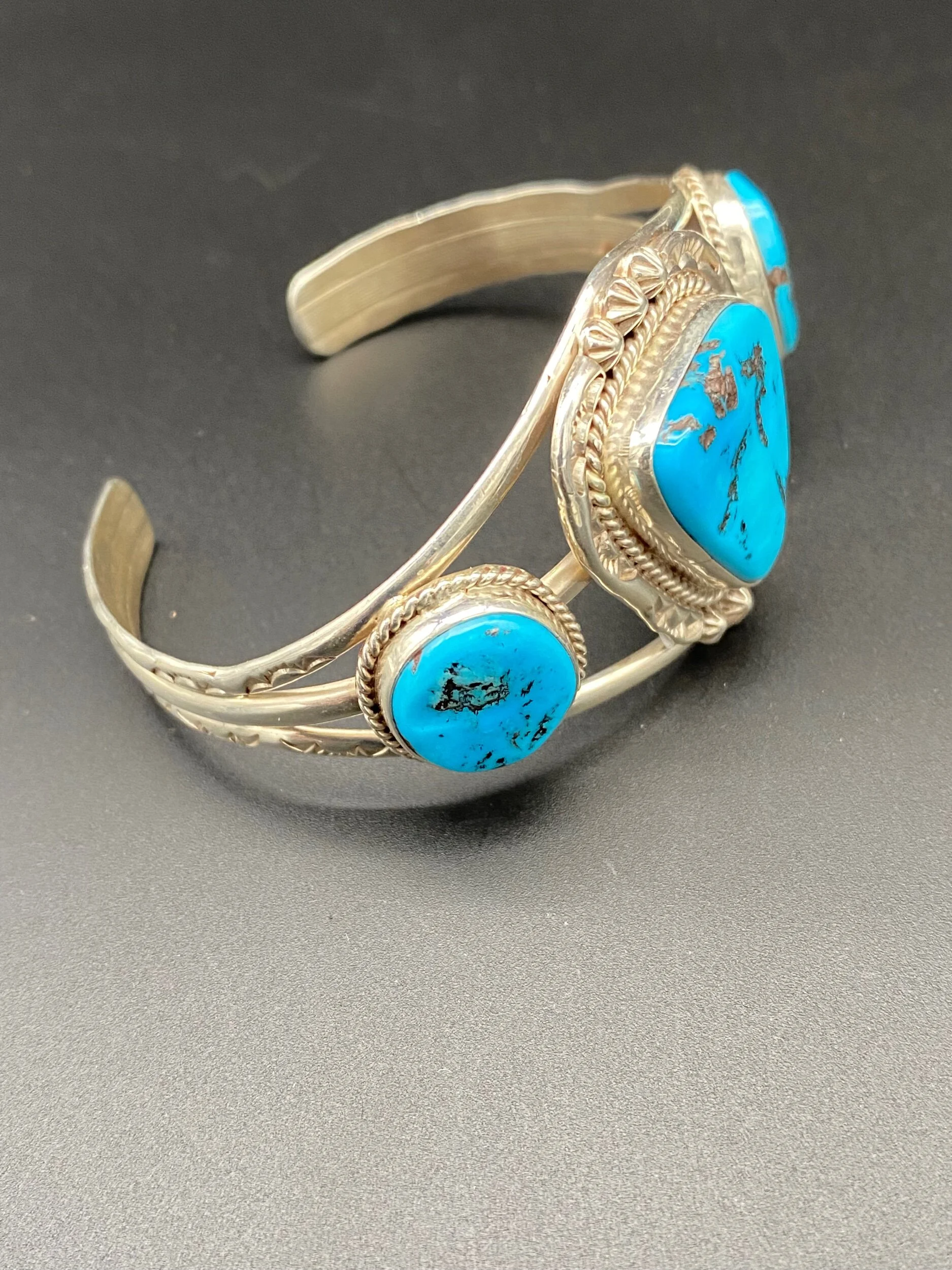 EA9EDE5C-BFA0-4157-BD63-079EC9700BEC