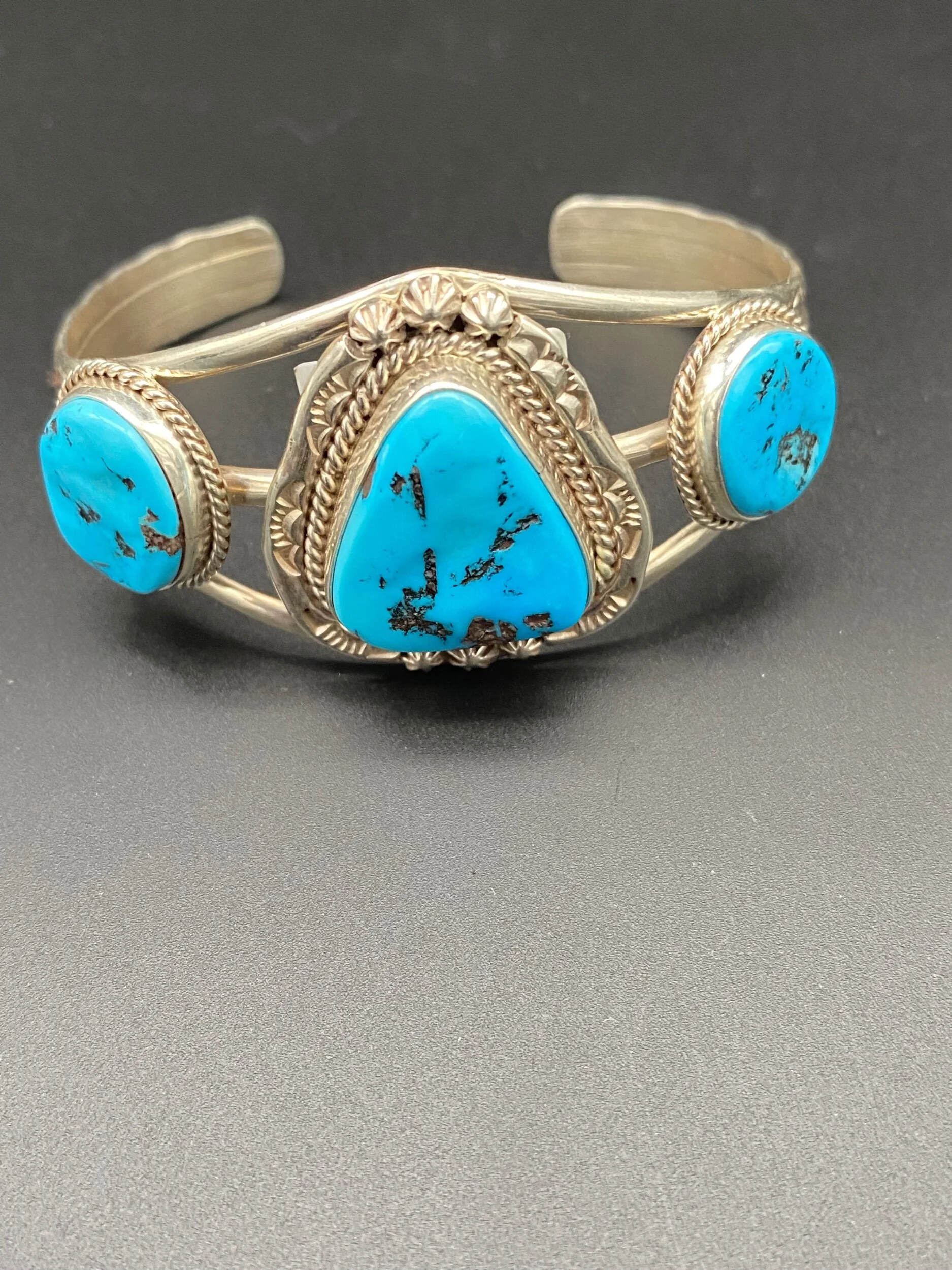 CAE05E7E-1CA5-4D2D-AD8F-308AAF1FD965