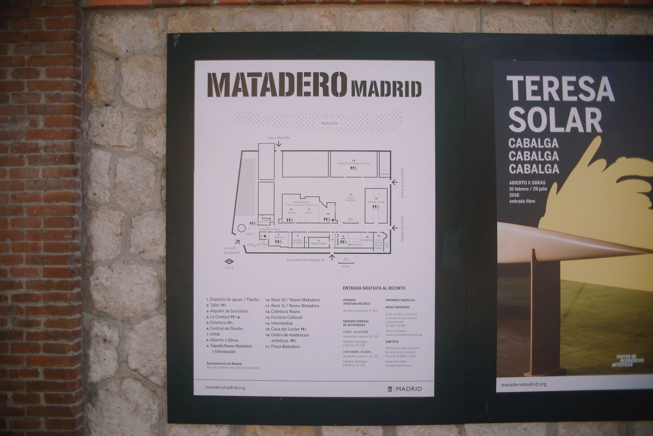 Matadero Madrid Rio preboda fotografia documental sin posados lifestyle lovesessions sesiondeamor fotografodeboda boda novia novio Asturias Cantabria Pais Vasco