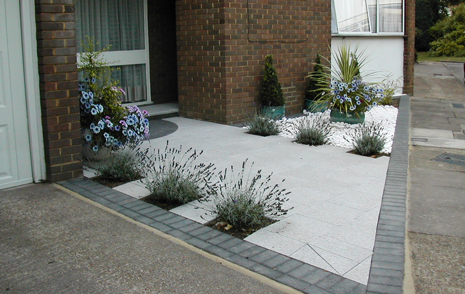 A-1960S-FRONT-GARDEN-IN-WIMBLEDON-1.png