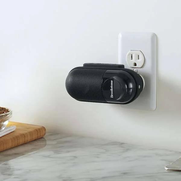 speakout_portable_bluetoot_speaker_with_ac_outlet_3.jpg
