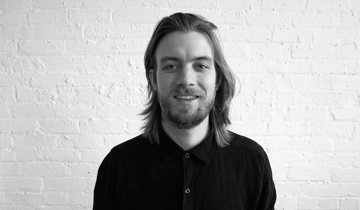 01_AJ-Portrait_BW__Web_1200x700.png