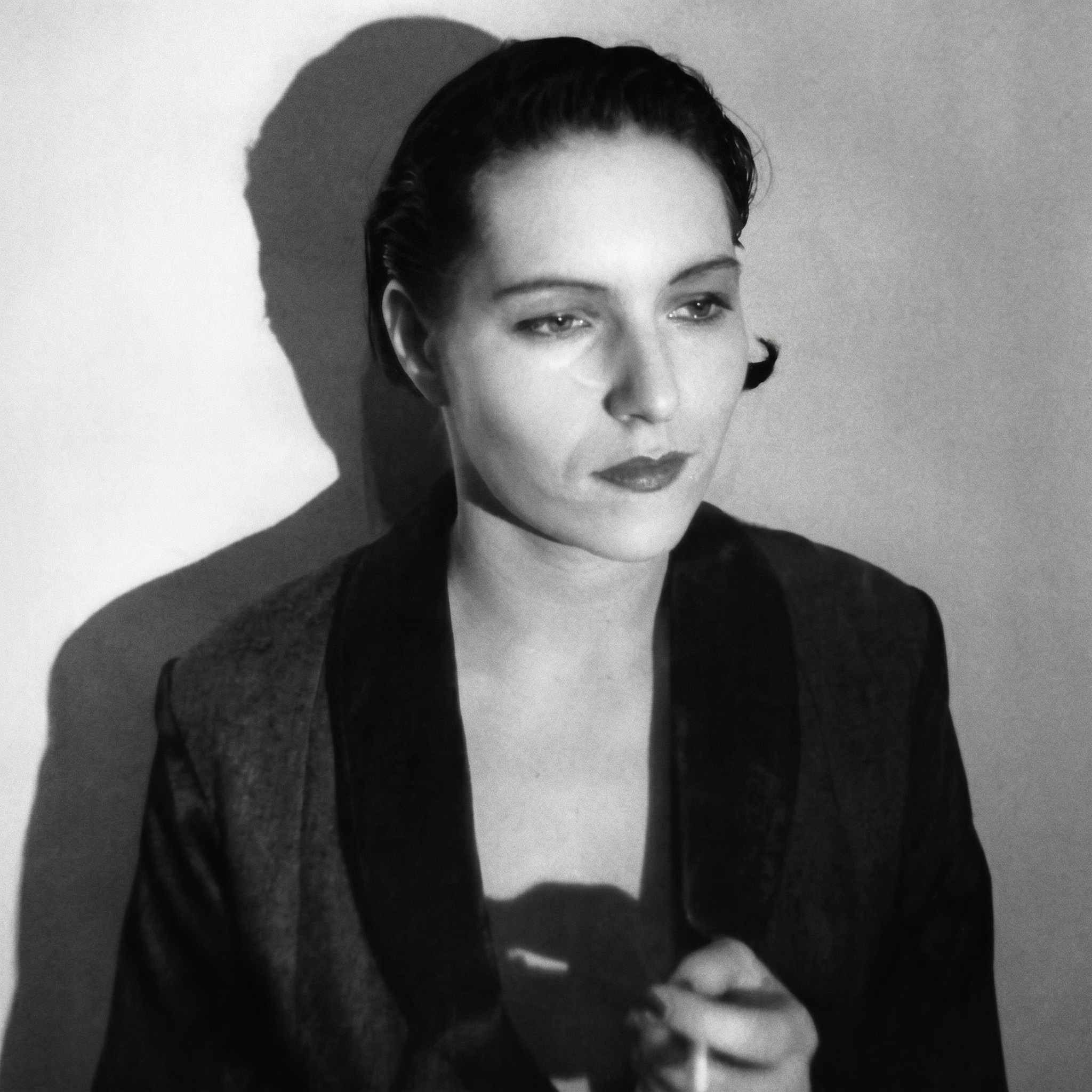 Schwarzweiß-Porträt von Anna R. aus dem Albumprojekt