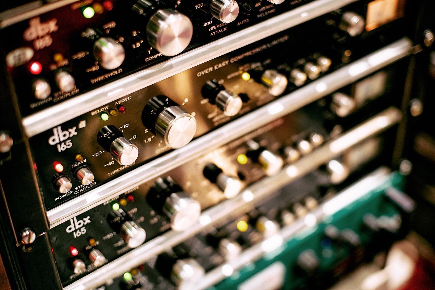 I&rsquo;ve written another post in my series on understanding compression, this time: parallel compression. Link in bio as per usual. I was actually writing a post about mix bus compression and through it was worth covering this topic first - it&rsqu