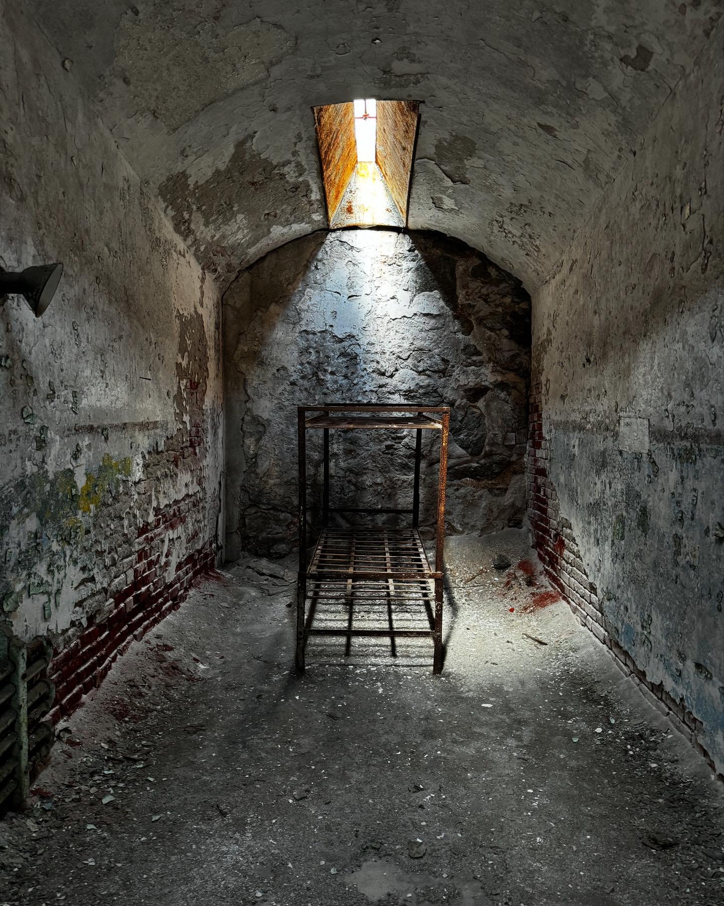 Sharing this pic I took last month at @easternstatepenitentiary along with today&rsquo;s Daily Practice of Joy blog. Click the link in bio or www.dailypracticeofjoy.com/mad-with-joy/breaking-out-of-the-prison-of-fear
