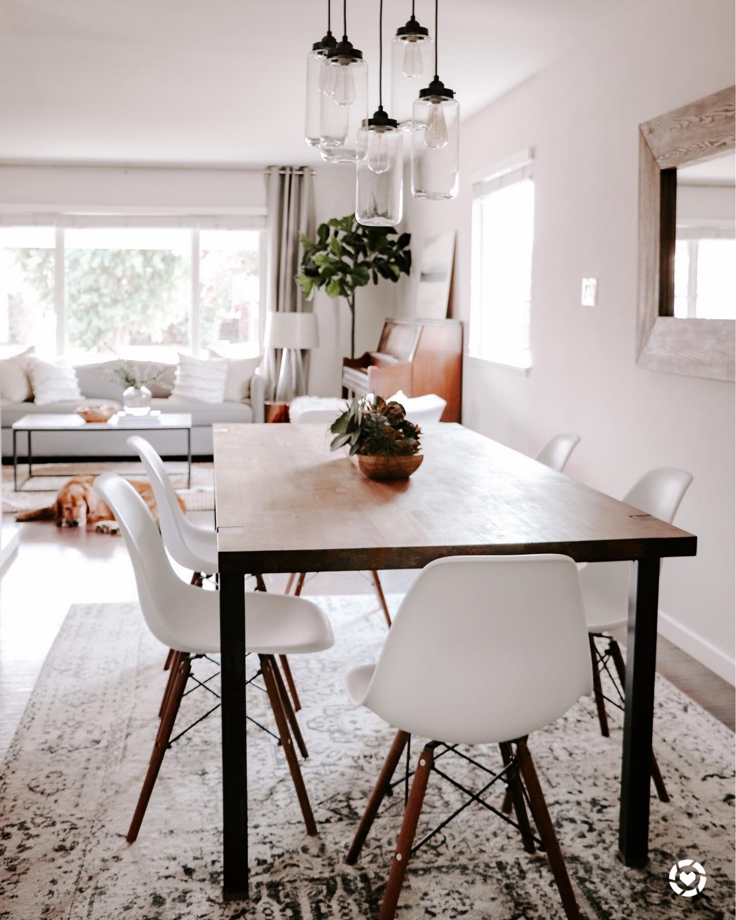 New view? Not sure I&rsquo;ve ever shared this space before! It&rsquo;s usually covered in mail and Amazon boxes - maybe that&rsquo;s why. Anyone else&rsquo;s dining table become a catch-all? 🥺 

Follow my shop @styledwithlife on the @shop.LTK app t