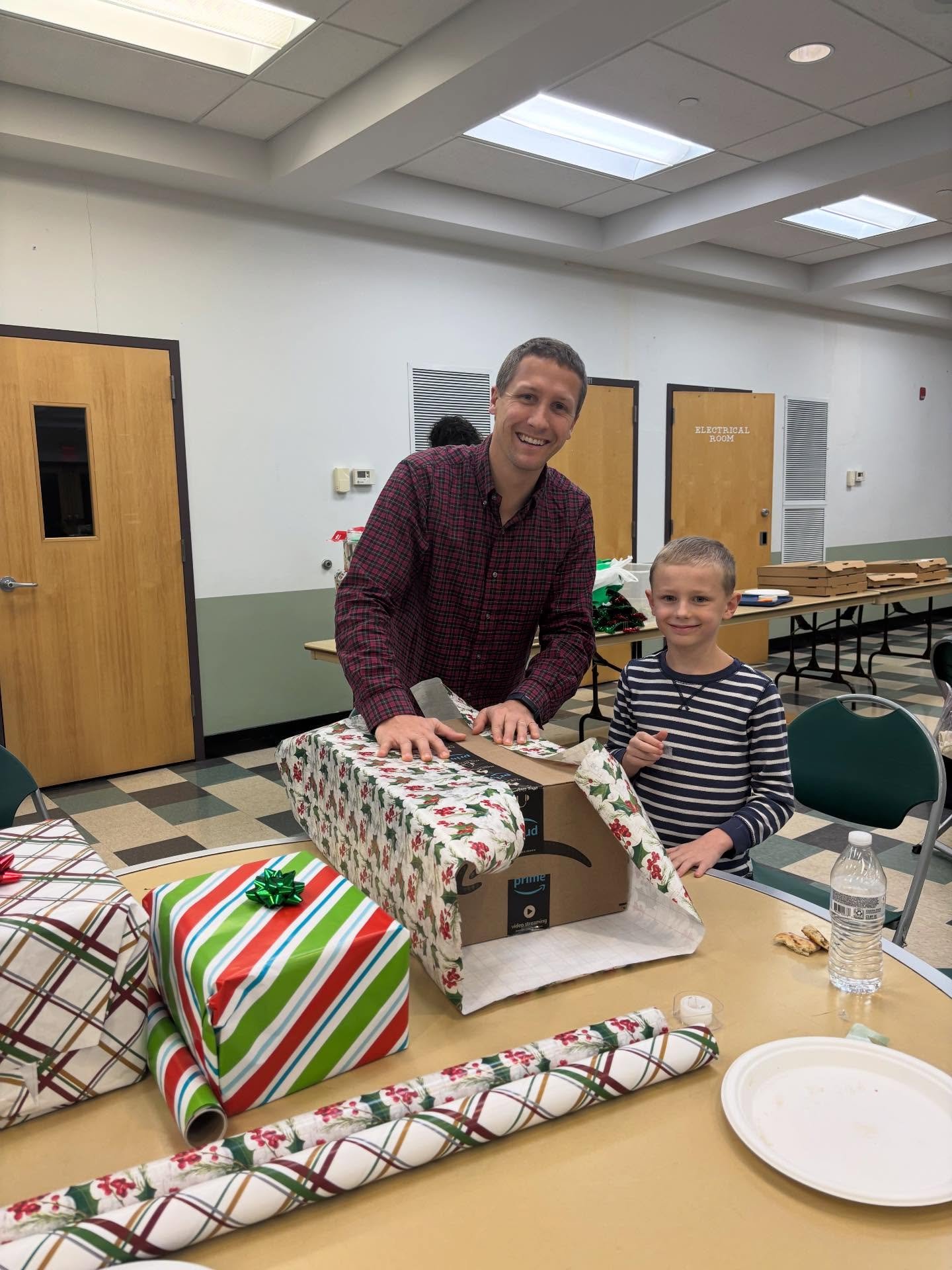 Nothing better than a Friday evening at St. Charles! 💫 

Dinner For All preparation for our Advent celebration and basketball upstairs&hellip;it was a full house last night as we came together in service, fellowship, and joy, living out our call to 