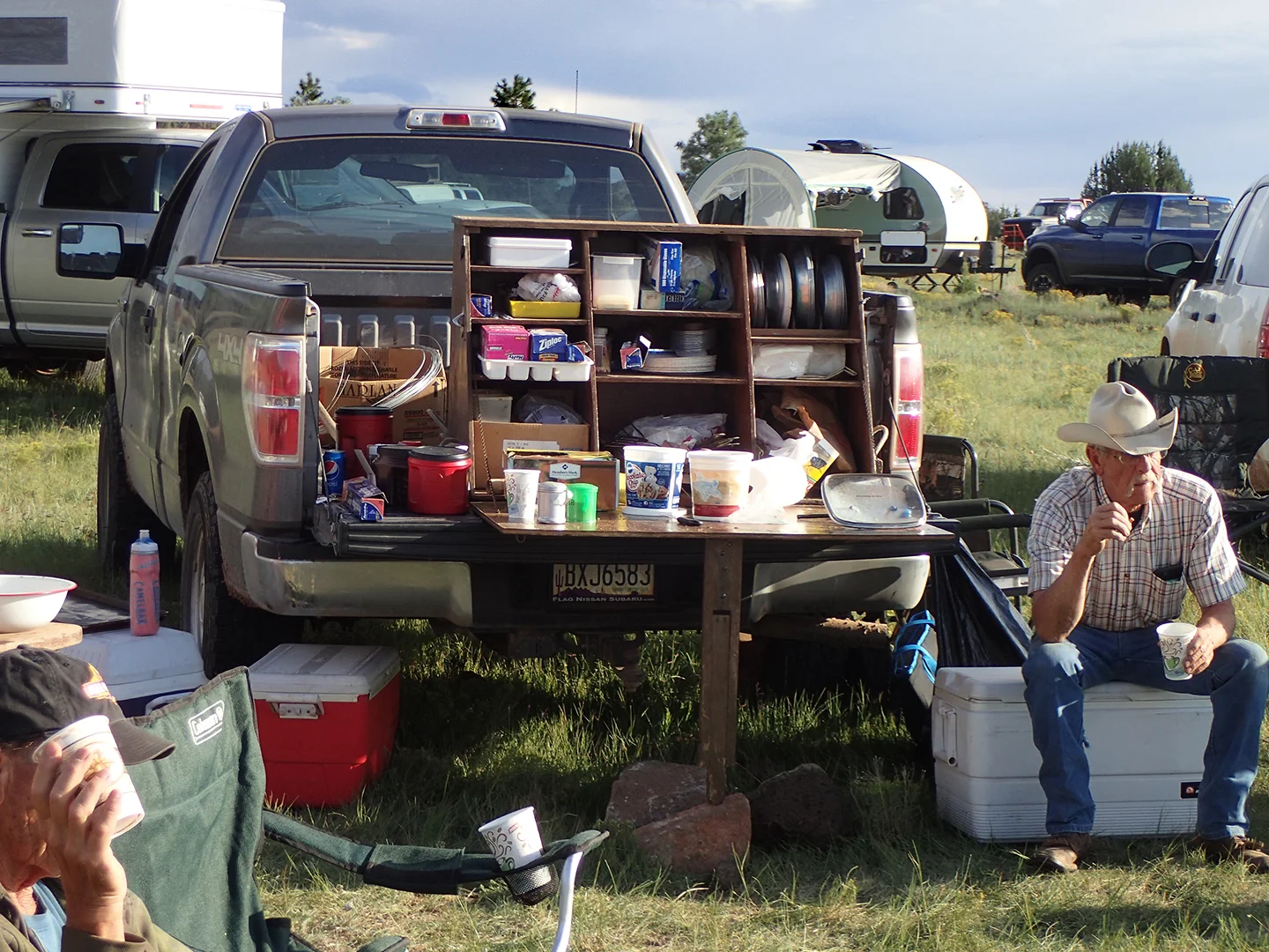 Bob Prosser (–T–) taking a break by the chuck wagon. (Photo by Scott Thybony)
