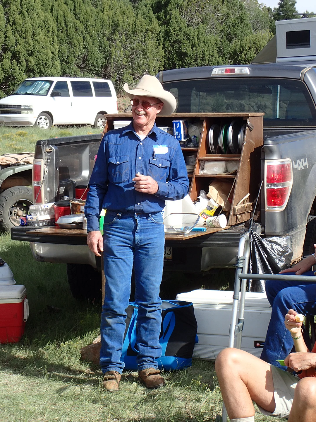 Jim Parks, Coconino County Supervisor for District 4, entertaining the breakfast crowd with stories and music! (Photo by Scott Thybony)