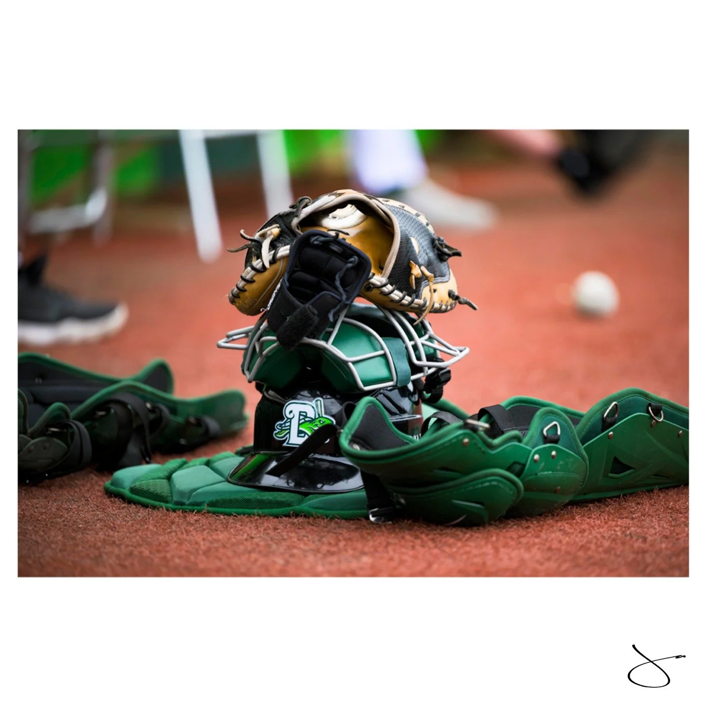 Making new friends during in the rain delay. #photographer #baseball #daytonabeach