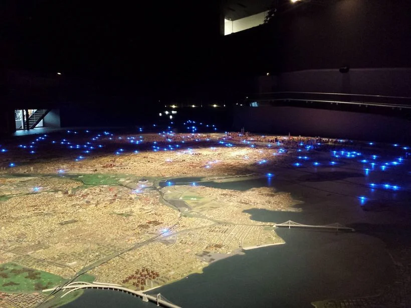 QMA Pano Mierle - Animated LED installation for Mierle Lederman Ukeles at Queens Museum of Art 2016 Fontana_Gagosian - Reproduction of Lucio Fontana: Ambienti Spaziali” at Gagosian Gallery 2012