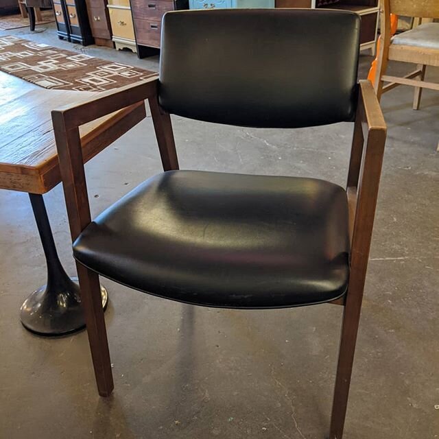 Gorgeous Gunlocke chair. Sculptural and comfortable! Priced at $149.