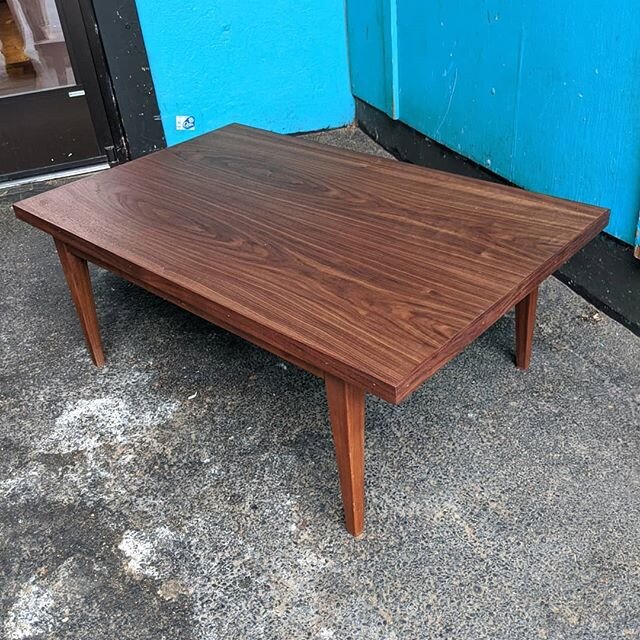 Walnut coffee table, house made. Check out the wood grain.