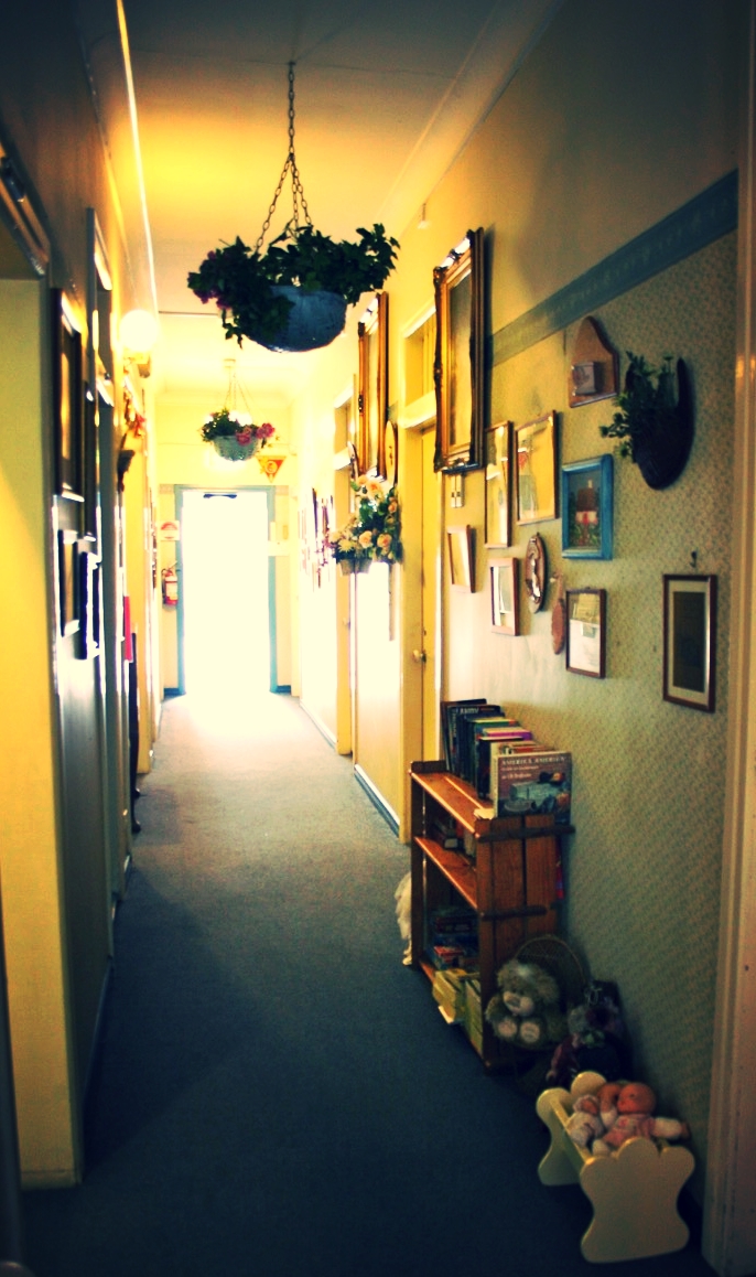 Annie' Shandon Inn - hallway