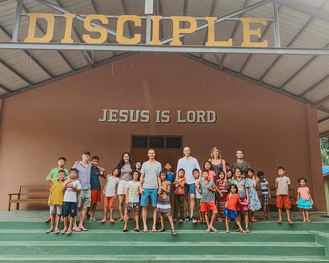 We love it when friends who live in Yangon come to visit us and bring us snacks😃. Thank you to our friends Henry Cox and Mei Mei, and their friends for visiting us today. We had a great time playing tennis and showing you guys around the campus. #lo