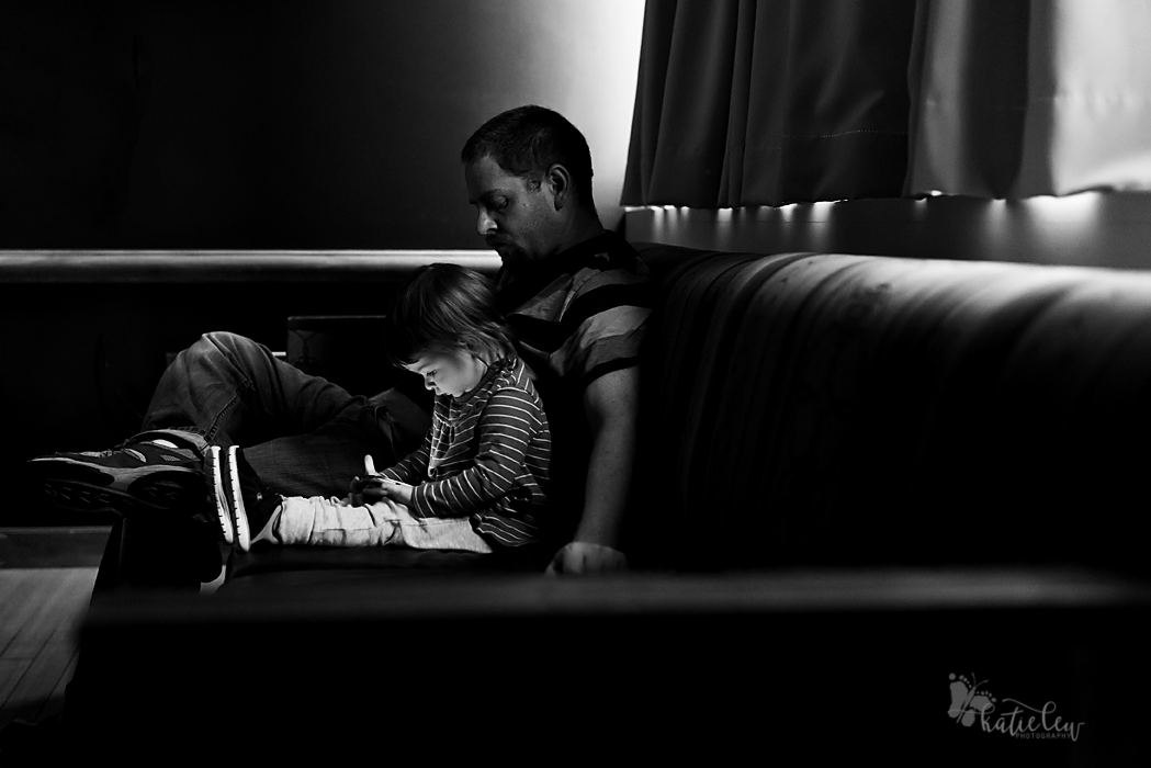 dad and sibling waiting on baby