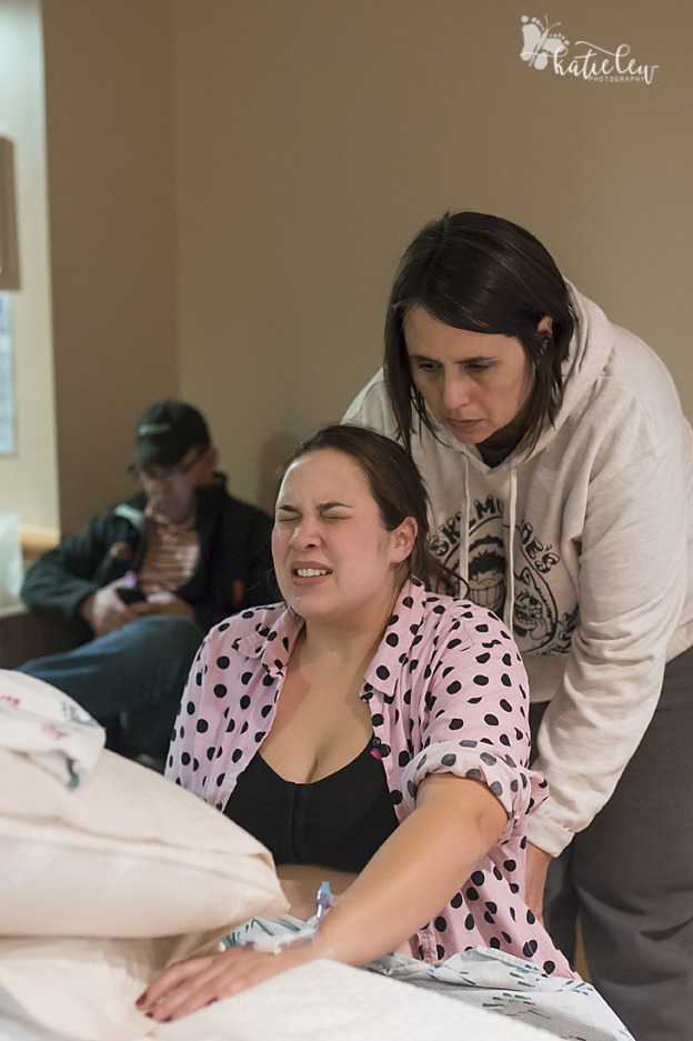 mom supporting laboring daughter