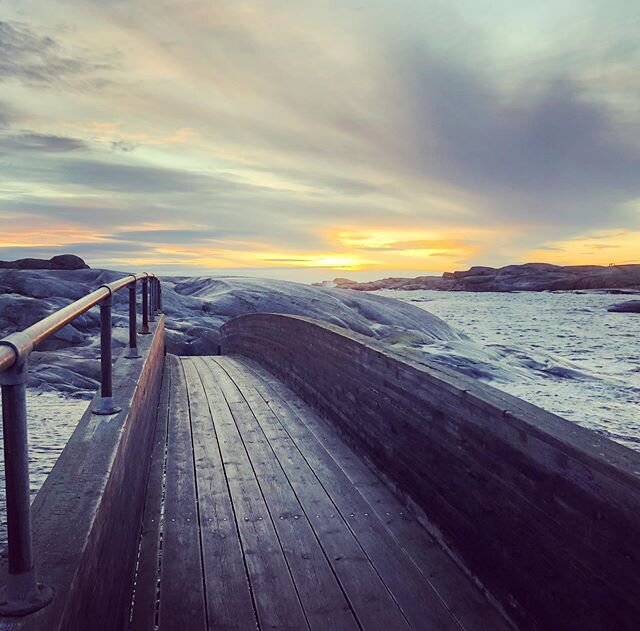 END OF THE WORLD &bull;  New decade, leaving the old one behind at Verdens ende (End of the World)
&bull;&bull;&bull;
#verdensende#tj&oslash;me#f&aelig;rdernasjonalpark#bridges_of_our_world#bridgelove#sunsetporn#nytt&aring;r#nytt&aring;rsaften#nye202