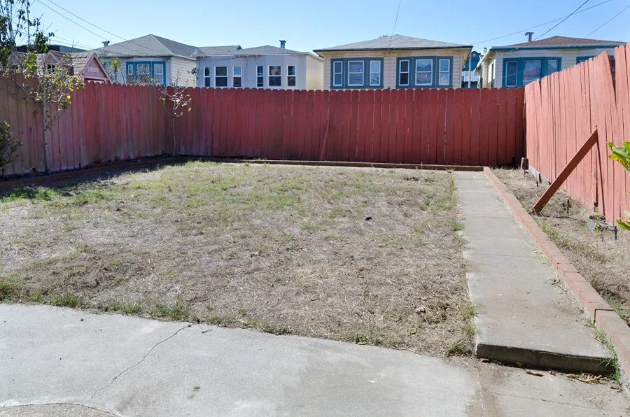 1271 26th Ave Yard.jpg
