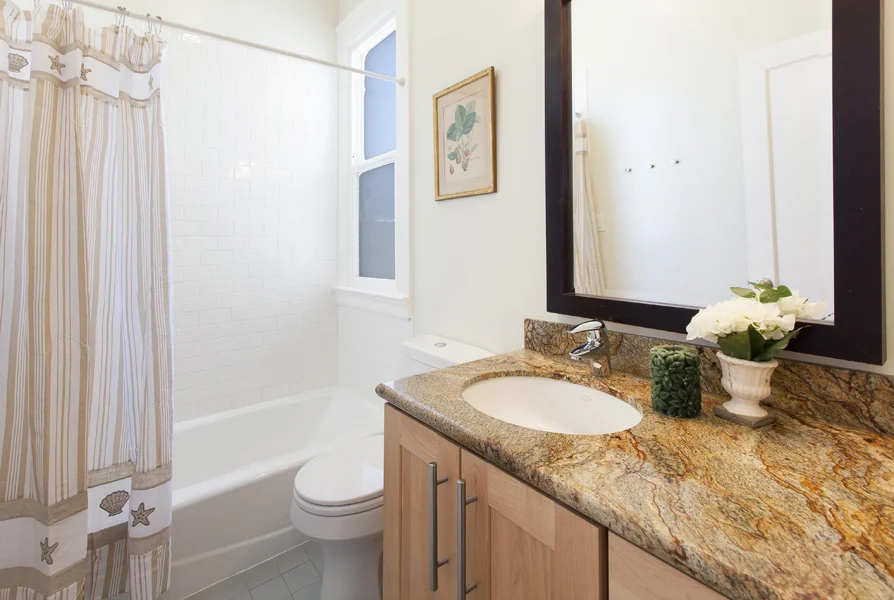 3795_20thst-1bath.jpg