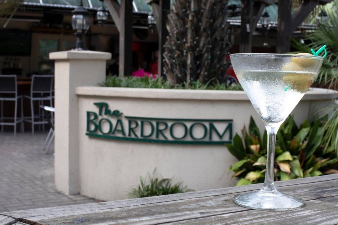 &bull; in need of a martini after this long Monday? Head on over!🍸

#theboardroom #boardroomhhi #happyhour #CRAB #crabgroup