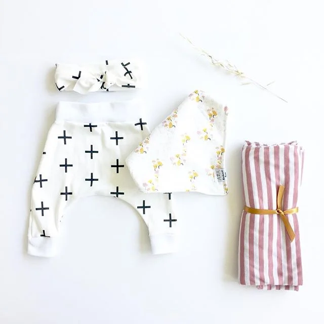 When you shop small, you're supporting a family and fueling a passion. Three cheers for supporting local business 🎉🎉🎉 ps I can't WAIT to meet my new little niece arriving this summer and you can bet your bottom dollar there will be handmade goodies galore. Check out these crazy sweet goodies I scored while at the @hellosunrisemarket yesterday! Sweet makers + ADORABLE goods. (Harems, head wrap, swaddle blanket: @koko.made bandana bib @anchoredarrow ) #flatlay #babyflatlay