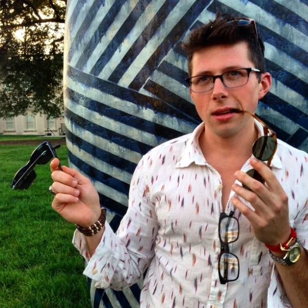 But which does he choose?! (On his face are eastern bluebird fade Wilkie frames .)