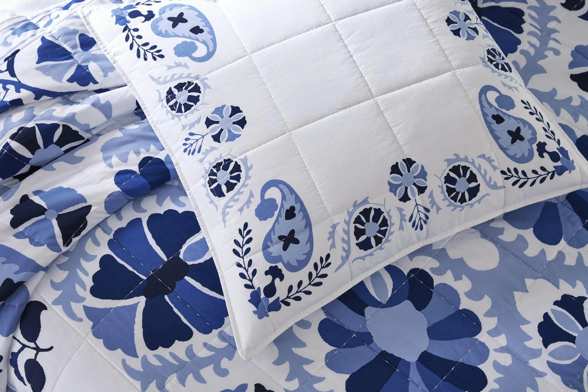 Southern-Tide-Corolla-Comforter-Quilt-Set-Detail_.jpg
