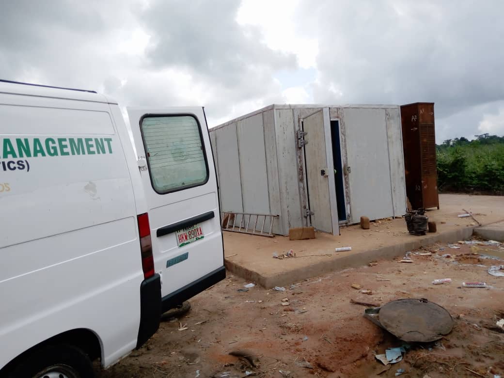 We are set to launch the hub at Umuahia this September as the technical personnel ensure safety while at work. Our cold rooms are highly classified hubs which keeps the perishable fruits and vegetables very fresh at a temperature of 15 ° C and fish at a temperature of -5 ° C for a period of up to 3 weeks and even more for sea produce. We store in crates in a well spaced hub which allows for even cooling and ensures freshness. Customers are guaranteed safety of their produce as each crate is carefully tagged. Have you been to any of our hubs? Visit any of the coldhubs outlet today. Save perishable farm produce. Save food. Save the environment.
