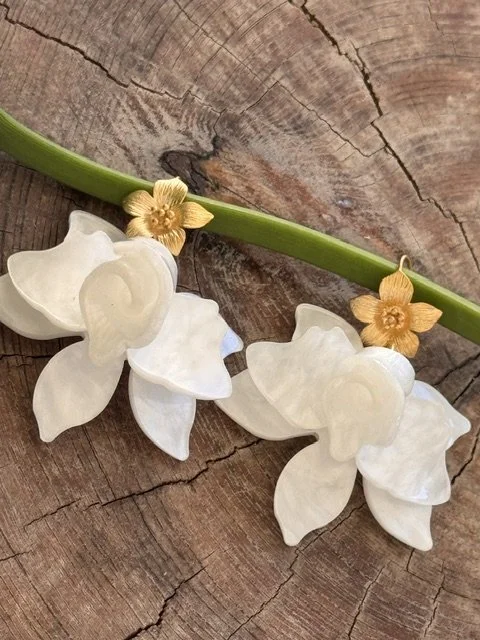 Harris Earrings- Pearl
