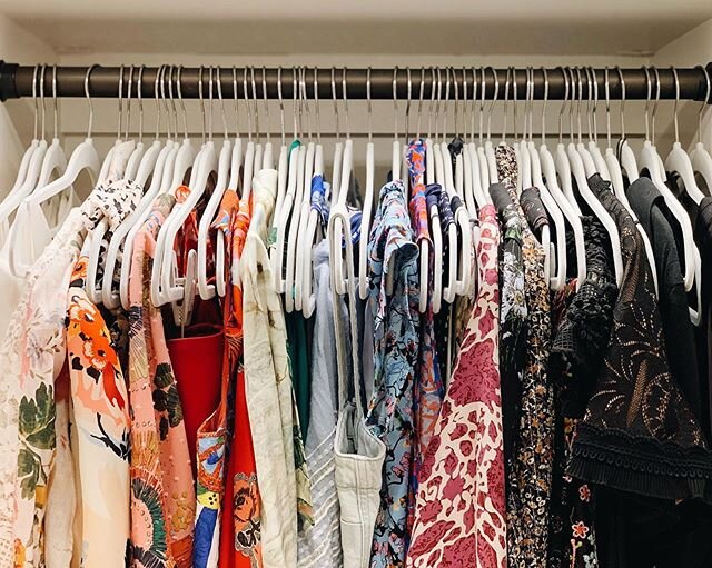 It's finally time to put away the jackets and break out the dresses and shorts! Have you switched out your wardrobe yet? ✨