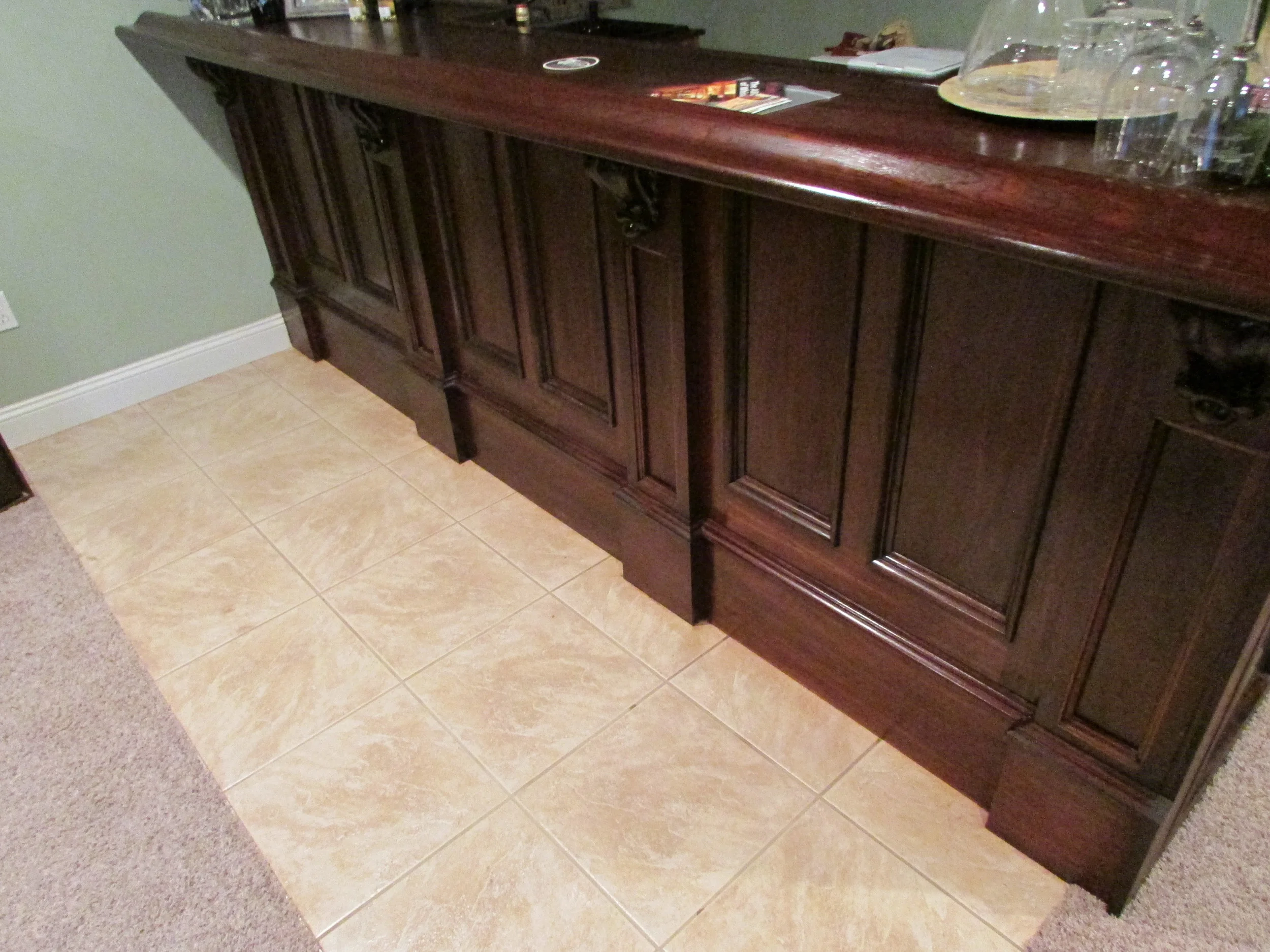 Mahogany Bar 
