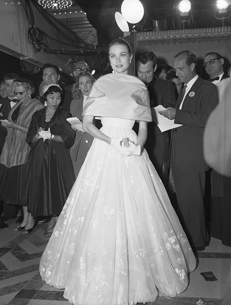 The day before she left for Monaco, Grace Kelly wore a white embroidered gown and satin capelet to the 28th annual Academy Award on March 21, 1956. 