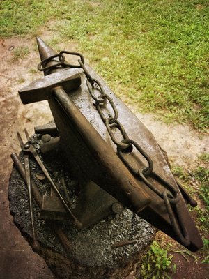 Forge+Welded+Iron+Chain_Jacob+King_TPF.jpeg
