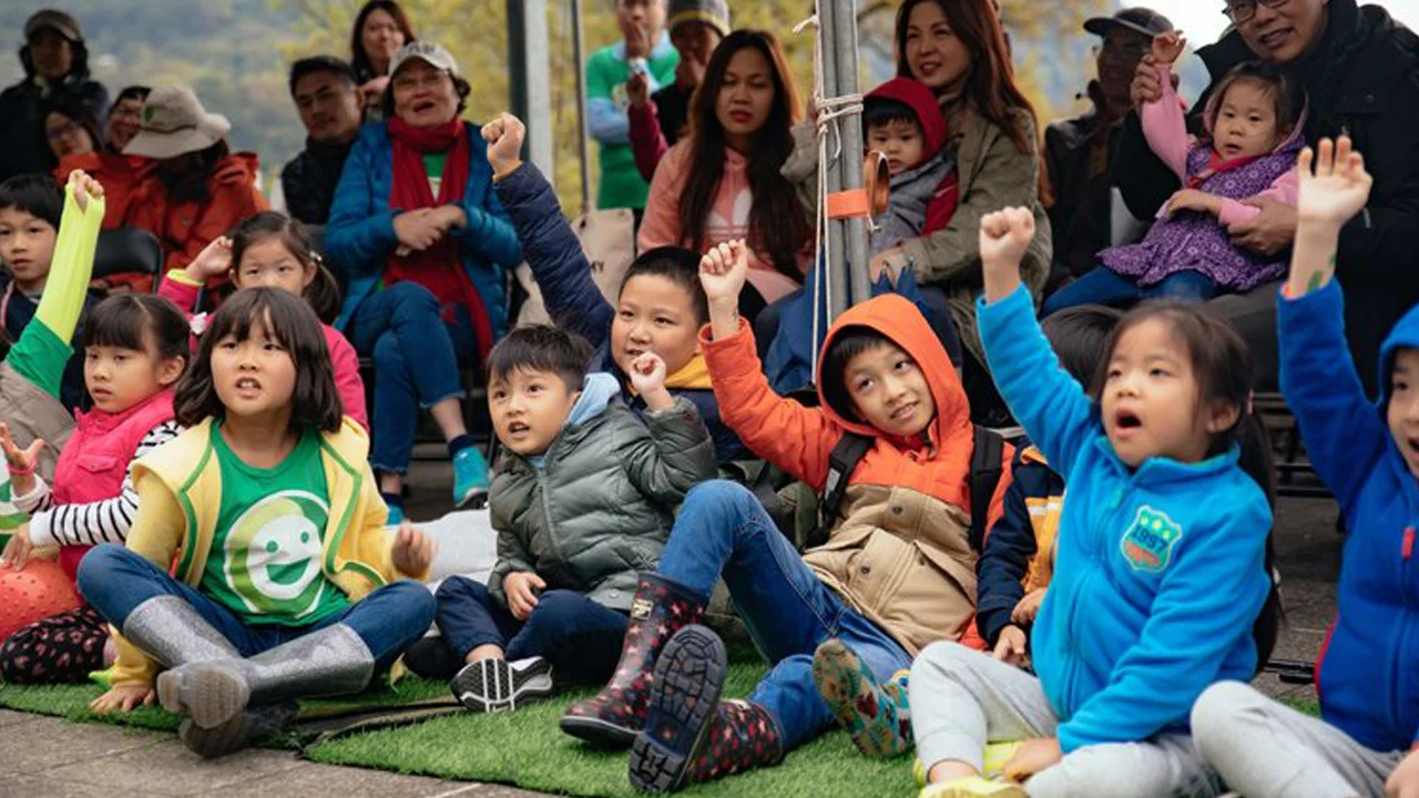 孩子最容易驅動家庭的行為，讓孩子掌握正確觀念是最好禮物。 圖片來源／DOMI