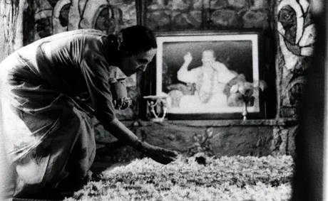 B&W Mehera in Samadhi1 .jpg