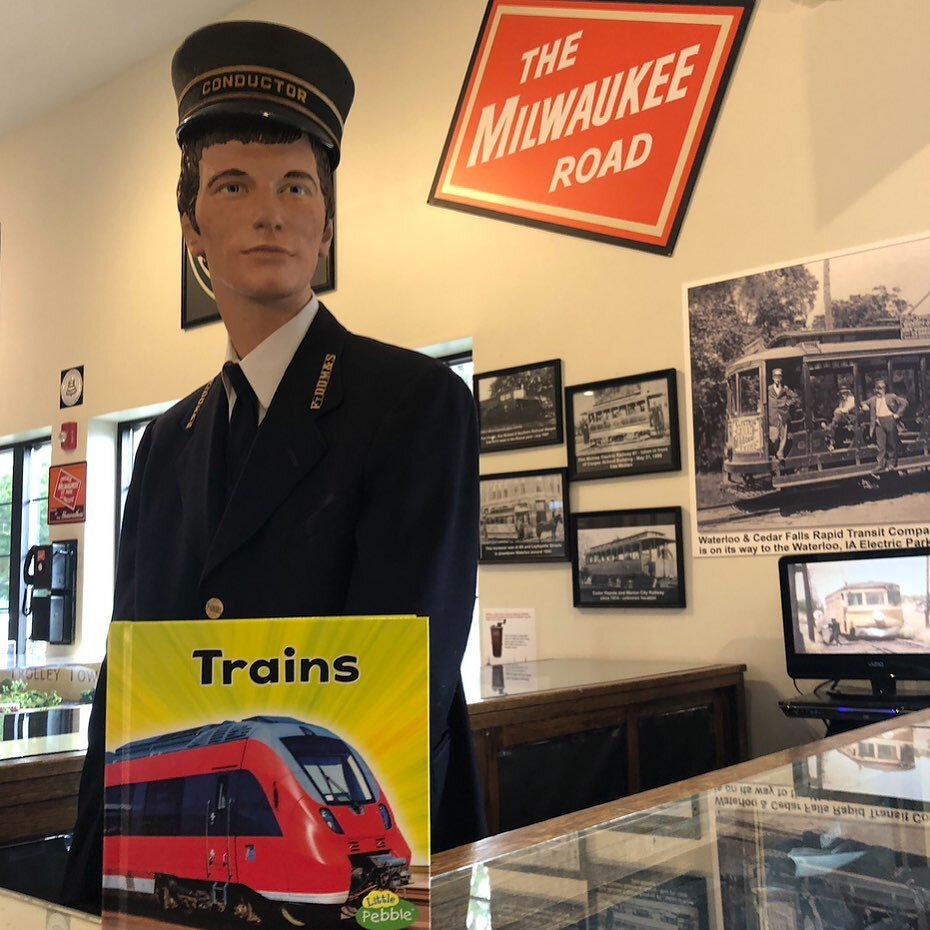 Conductor wasn&rsquo;t chatty. But he was a great listener. 🙂 
.
.
.
.
#trainbook
