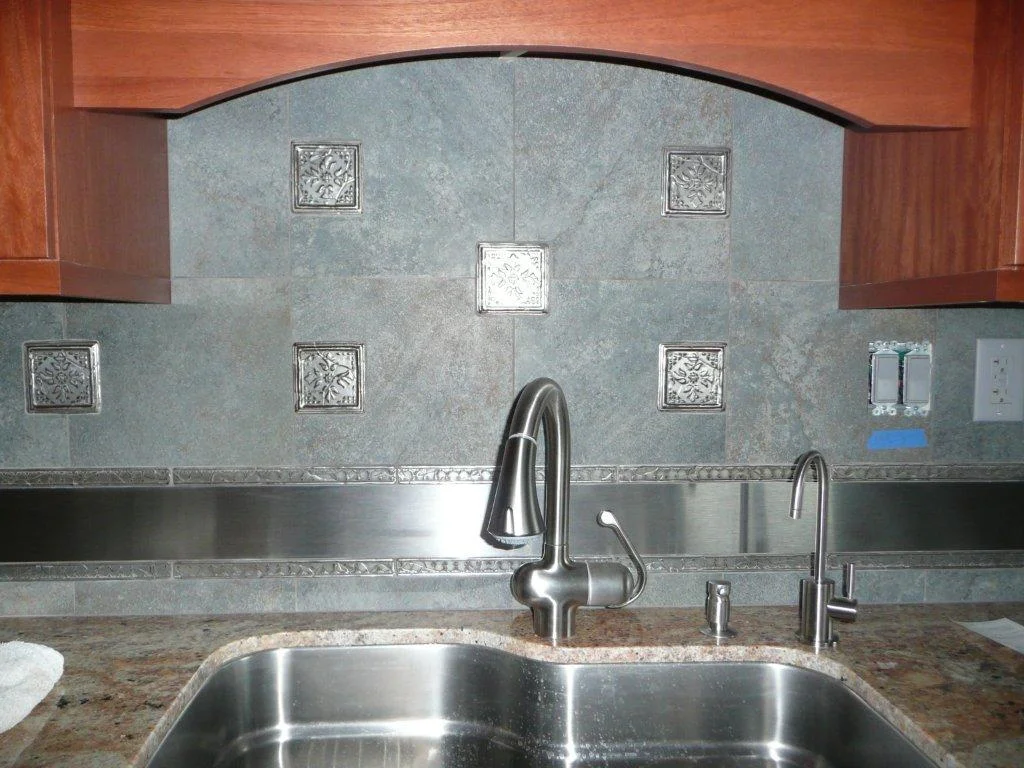 Kitchen E Pic 1.jpg