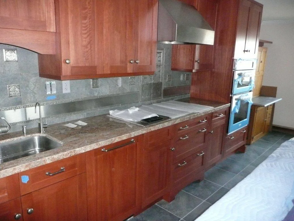 Kitchen E Pic 2.jpg