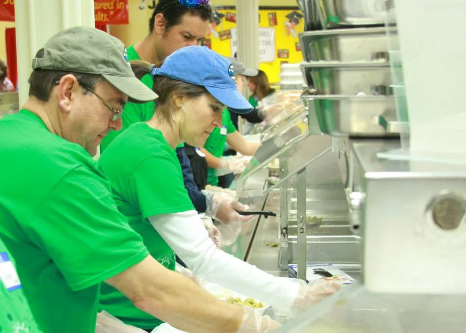 Distributing 1400 meals to those in need