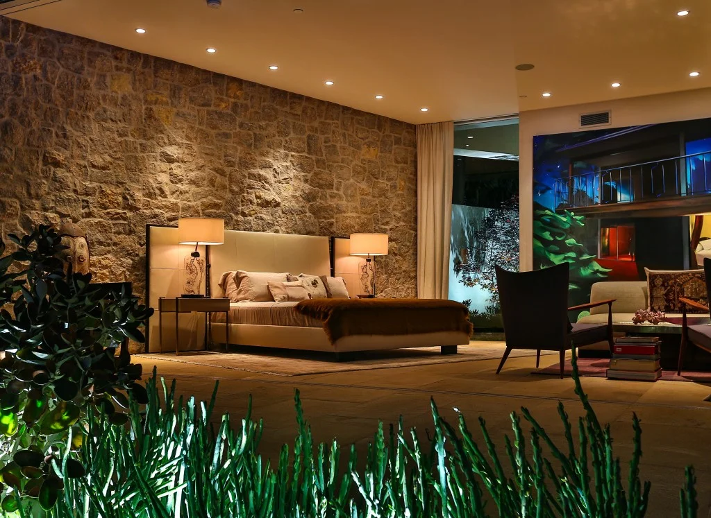 Master-Bed-crop-1024x747.jpg
